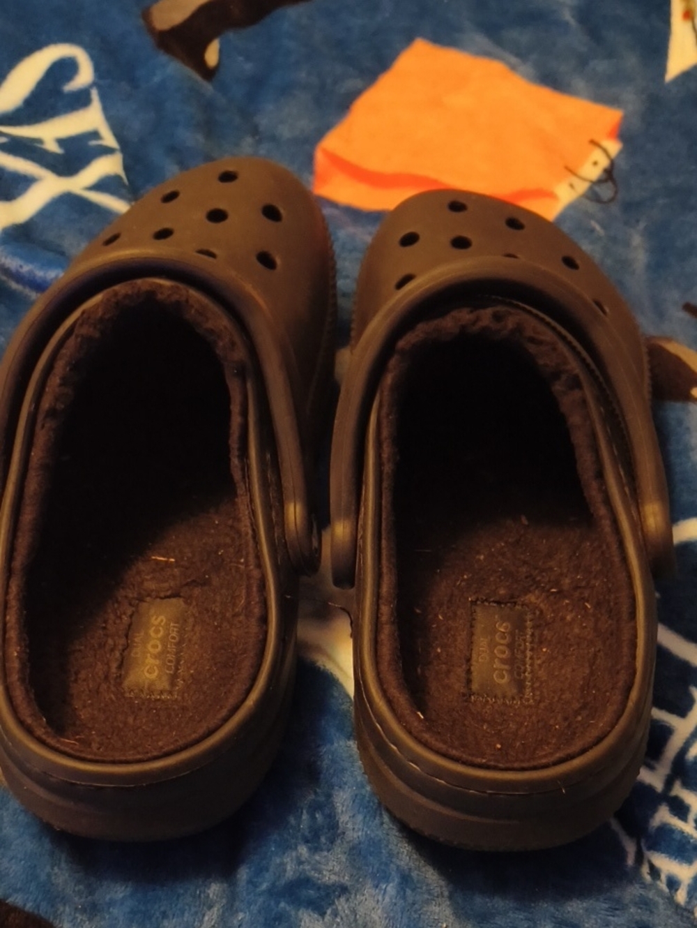 CROCS  Black Fuzzy-Lined Clogs